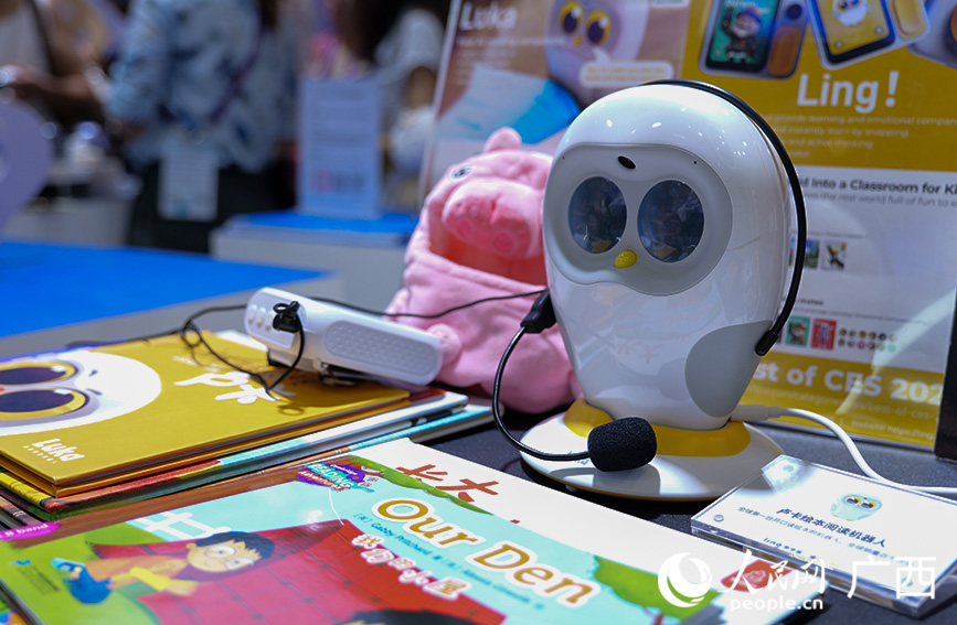 猫头鹰绘本阅读机器人