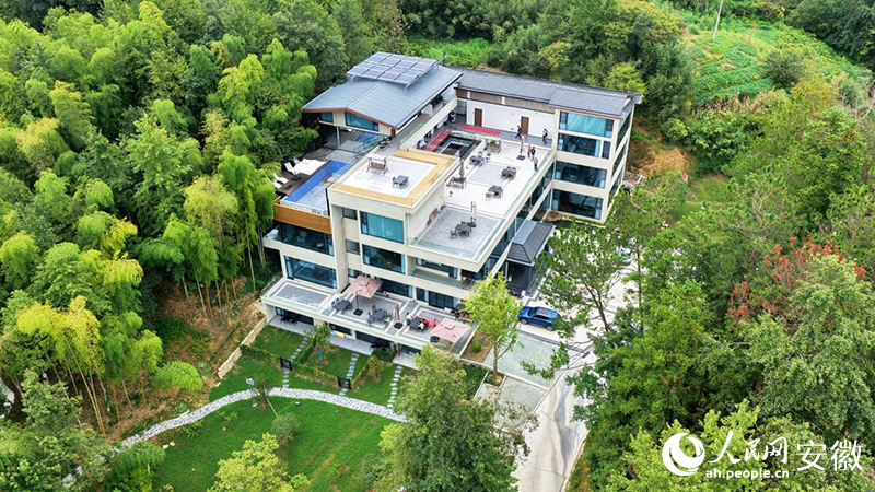 俯瞰霍山县的漫宿竹宁溪语民宿。