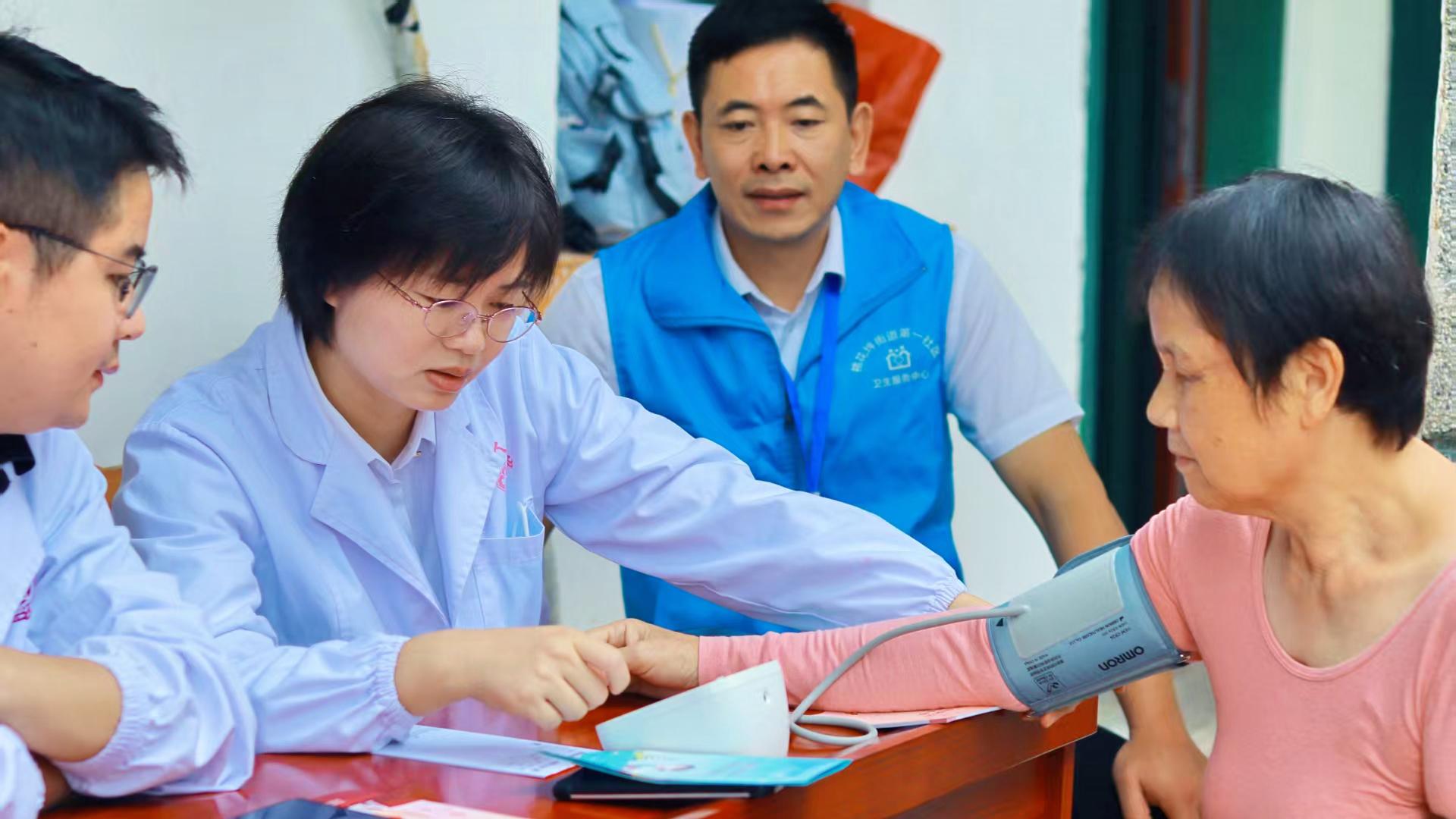 桃花坪街道第一社区卫生服务中心在社区设立便民点