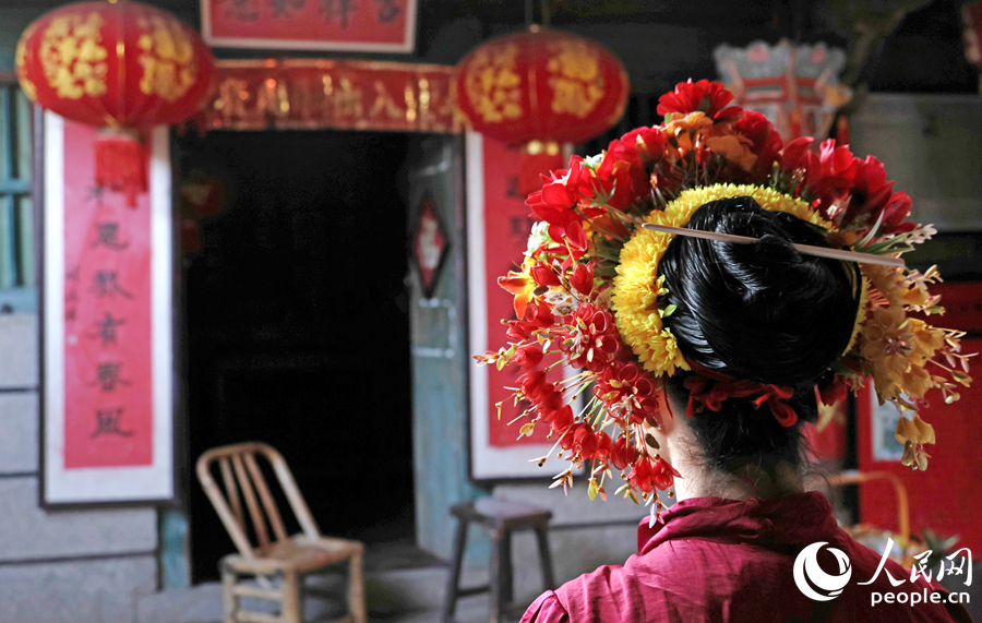 被誉为“头顶上的花园”的簪花围