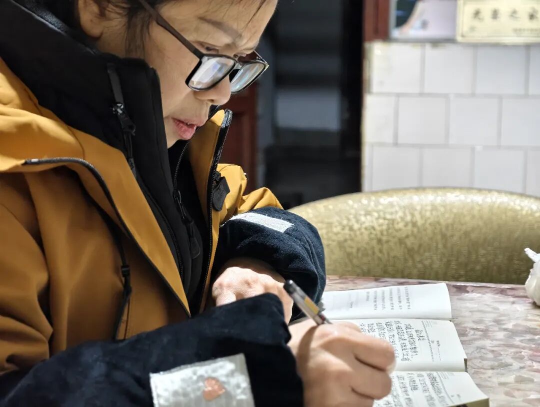 平凡生活中她用笔墨书写光芒