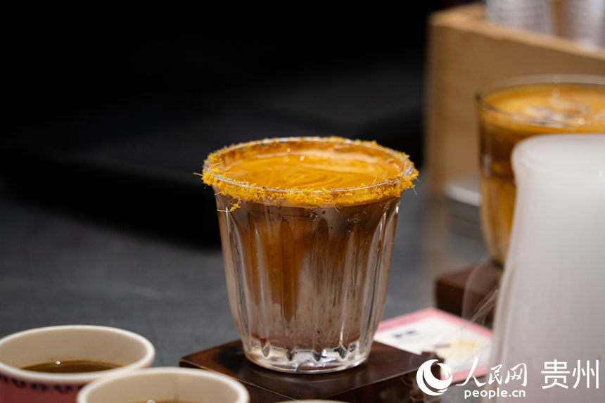 一盏茶饮品读一座城市的生机